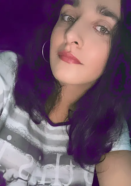 Я Claudia Larisa, 22, из Бухареста, ищу знакомства на одну ночь