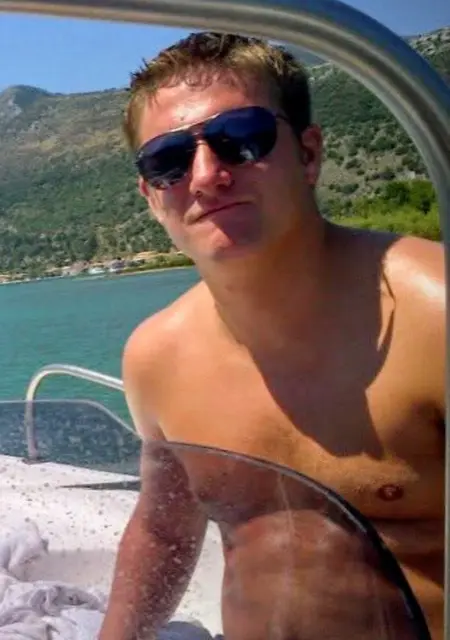 I'm Mrraydave, 40, looking to meet for one-night stand in Colchester