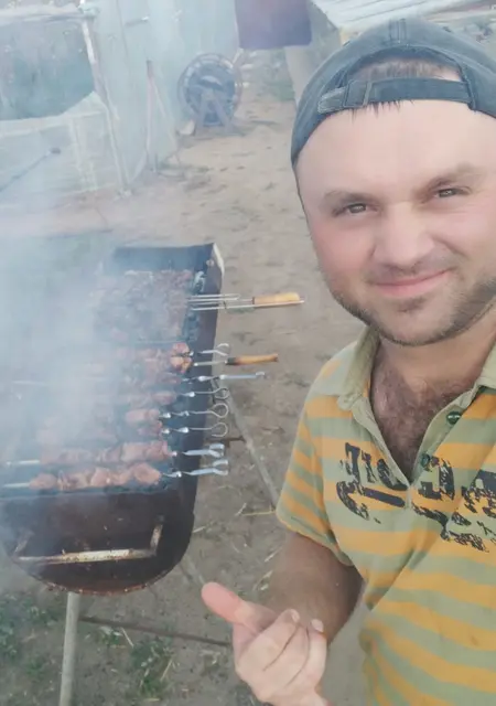 Я Олег, 29, знакомлюсь без обязательств в Измаиле