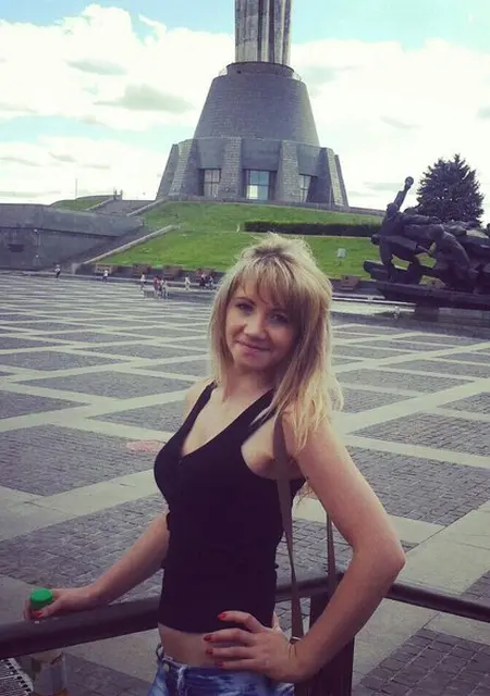 Я Вика, 32 років, знайомлюсь на одну ніч у Суми