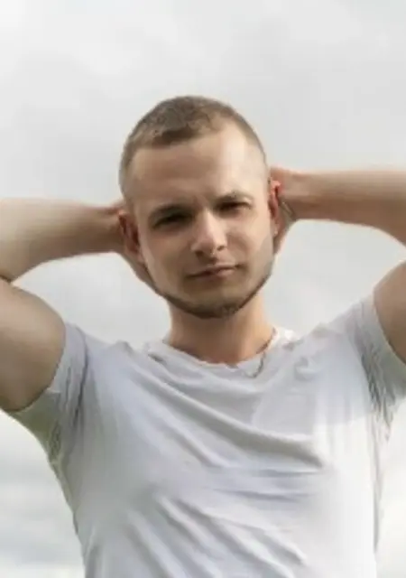 Я Влад, 20, из Могилёва, ищу знакомство для открытые отношения