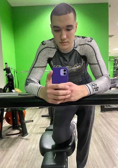 Лёша из Кременчуга, мне 25, познакомлюсь для приятного времяпровождения