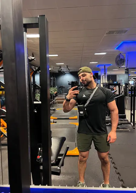 Ammar из Стокгольма, мне 27, познакомлюсь для вирта