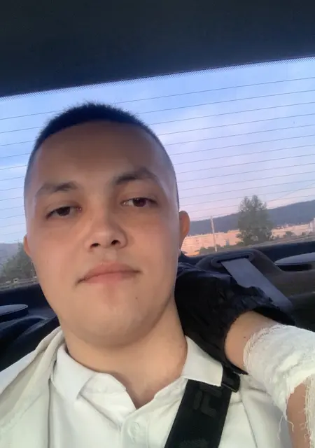 Я Рустем, 21, знакомлюсь на одну ночь в Париже