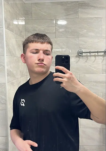 Богдан из Богодухівших, мне 19, познакомлюсь на одну ночь