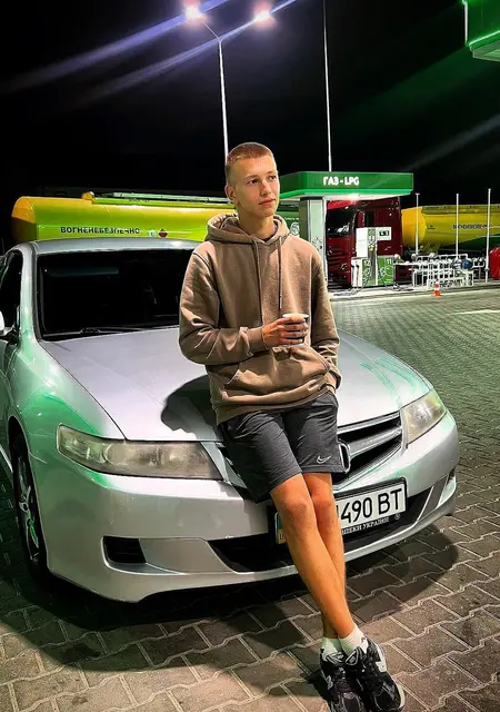 Я Олександр, 21, из Львова, ищу знакомства без обязательств