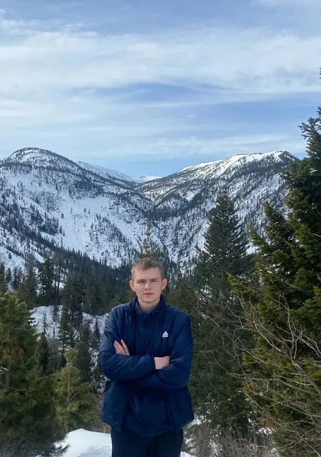 Я Андрей, 23, из Луганска, ищу знакомства без обязательств