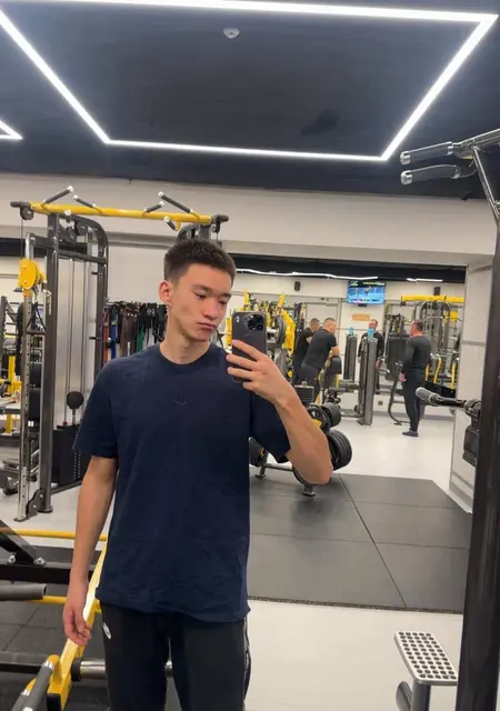 Я Эмил, 25, из Бишкека, ищу знакомства на одну ночь