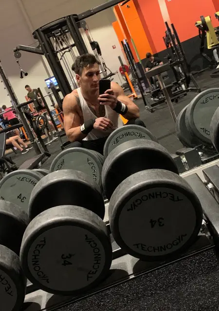 Я Vlad, 32, знакомлюсь на одну ночь в Амстердаме