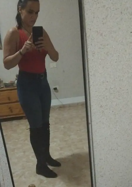 Я Criscanaria, 41, из Мадрида, ищу знакомства на одну ночь