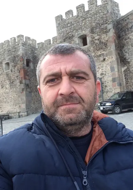 Giorgi из Тбилиси, мне 46, познакомлюсь для открытые отношения