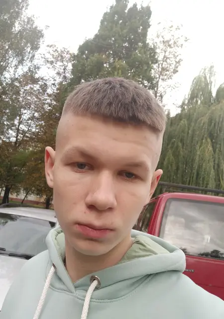 Valentin из Дятлово, мне 21, познакомлюсь на одну ночь