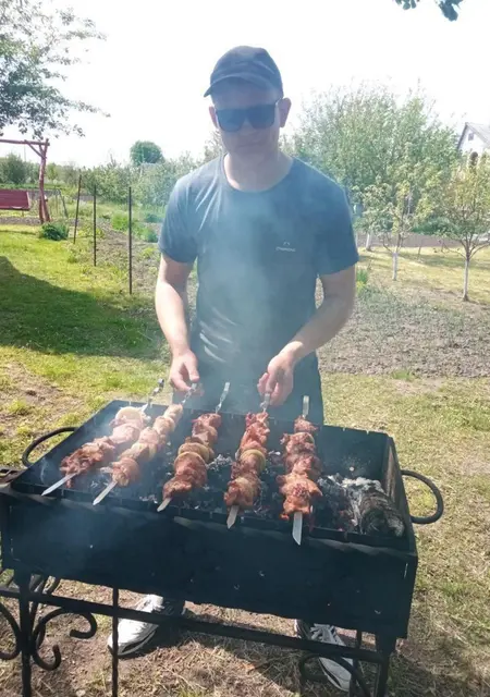 Я Олег, 21, из Черкасс, ищу знакомства без обязательств