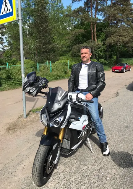 Андрей из Парижа, ищу на сайте знакомства на одну ночь