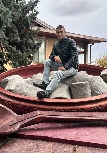 Я Олексій, 21, из Полтавы, ищу знакомства без обязательств