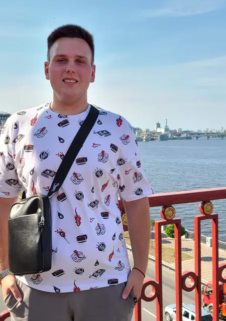 Я Алексей, 21 років з Києва, шукаю знайомство для приємного проведення часу