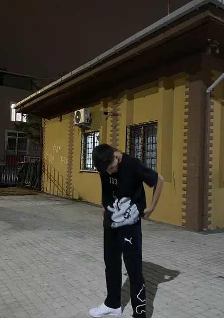 Я Berat, 20, из Стамбула, ищу знакомства на одну ночь