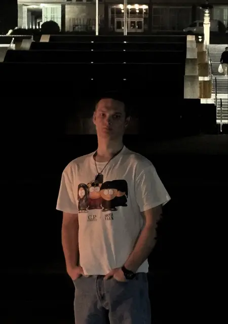 Я Павел, 20, из Луганска, ищу знакомства без обязательств