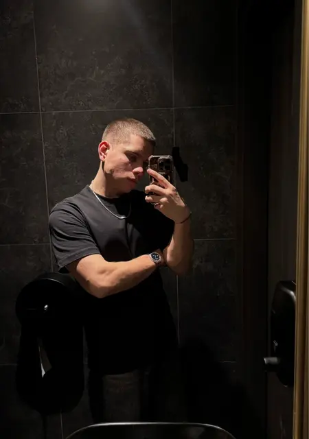 Игорь из Алматы, мне 20, познакомлюсь на одну ночь