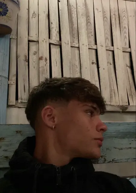 Luca из Мандурия, ищу на сайте знакомства на одну ночь