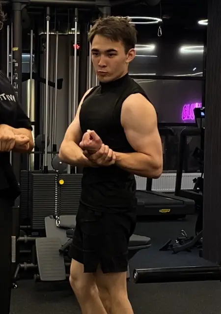 Я Алибек, 21, знакомлюсь для общения в Астане