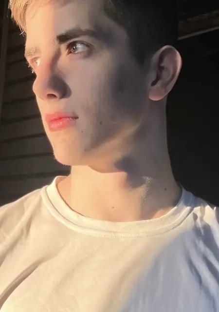 Максим из Франкфурта-на-майне, мне 18, познакомлюсь на одну ночь