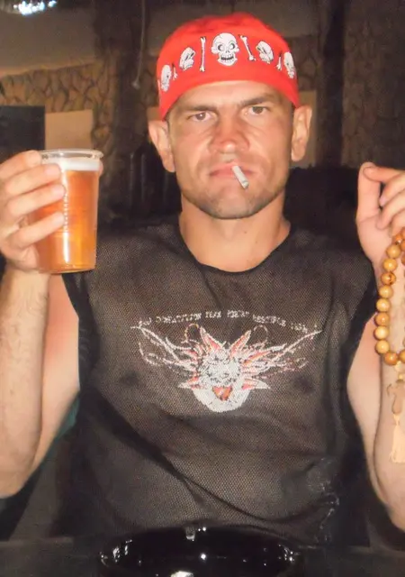 Павел из Никополя, ищу на сайте знакомства на одну ночь