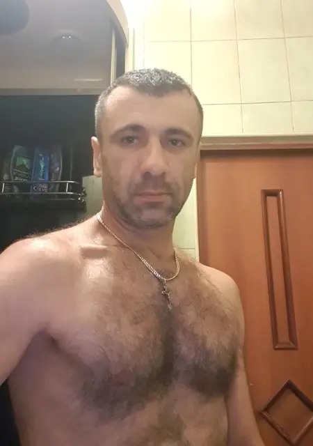 Олег из Алматы, мне 44, познакомлюсь для вирта