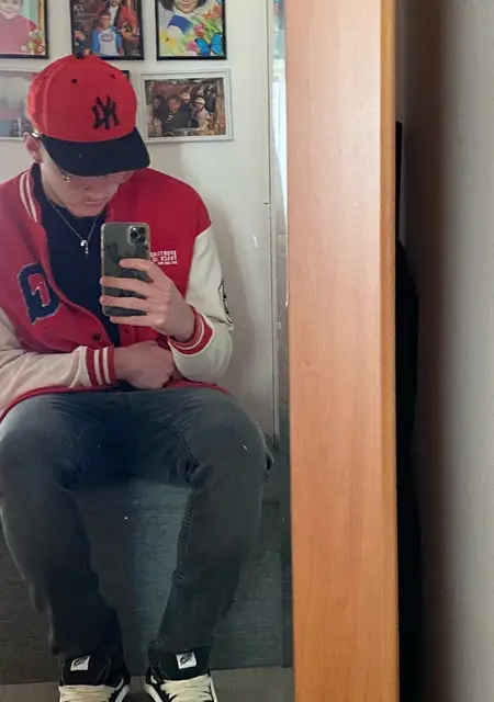 Sebastian из Бакэу, мне 19, познакомлюсь для вирта