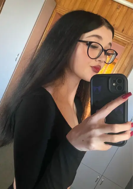 Я Nikira, 18, из Богородчан, ищу знакомство для приятного времяпровождения