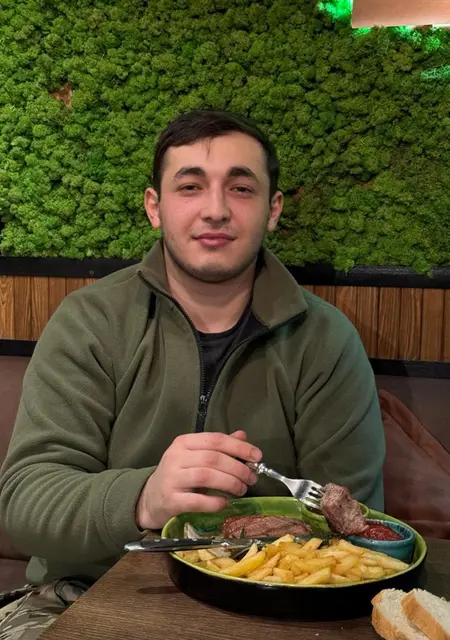 Я Arsen, 27 років, знайомлюсь на одну ніч у Мелітополі