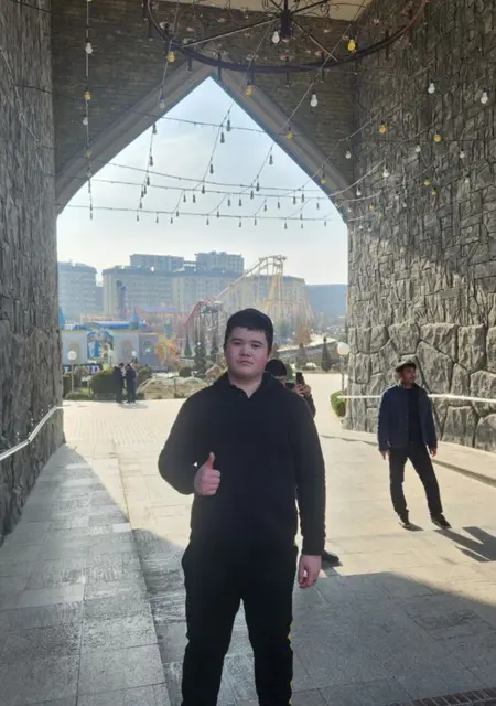 Я Тимур, 18, из Намангана, ищу знакомство для открытые отношения