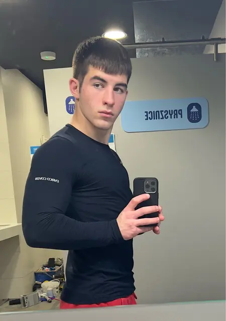 Я Viacheslav, 18, из Варшавы, ищу знакомство для постоянных отношений