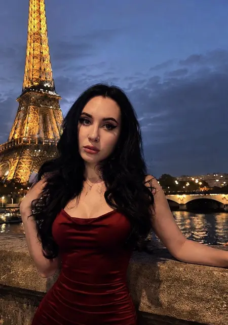 Я Адриана, 19, из Минска, ищу знакомство для общения