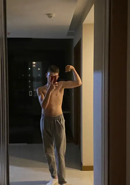 Я Utku, 19, из Бурсы, ищу знакомство для постоянных отношений