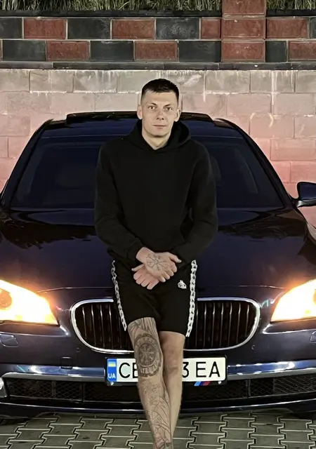 Я Саня, 21 років з Рівного, шукаю знайомство для постійних стосунків