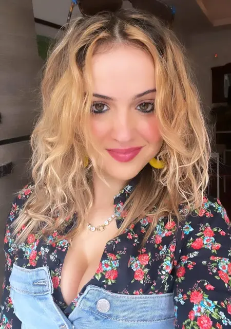 Я Ely, 30, знакомлюсь для общения в Милане