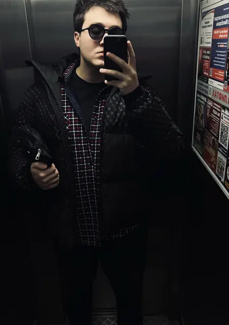 Я Кирилл, 25, знакомлюсь для общения в Тегеране