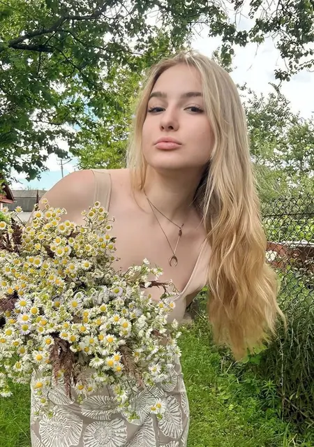 Я Аня, 25 років, знайомлюсь для постійних стосунків у Дніпрі