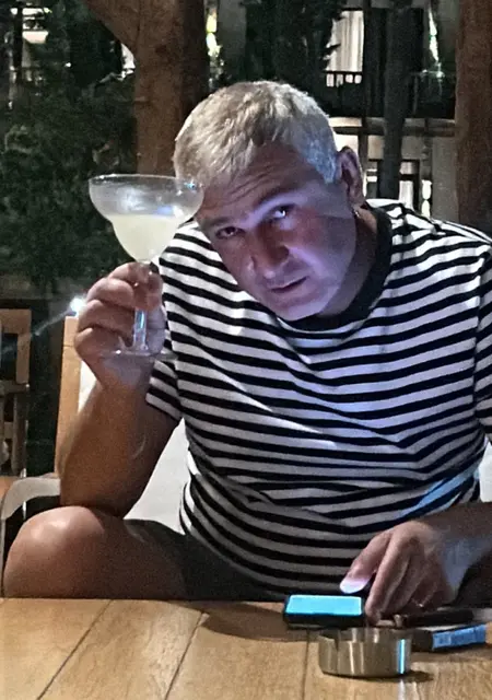 Я Giorgi, 42, знакомлюсь для открытые отношения в Тбилиси