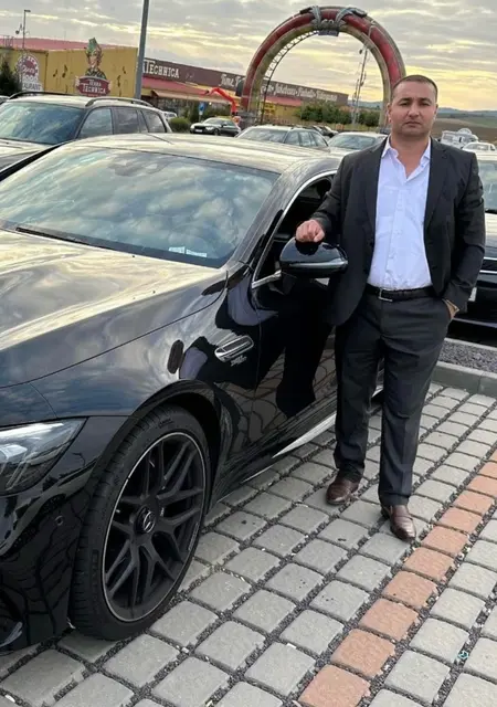 Nurettin из Знойма, мне 35, познакомлюсь на одну ночь