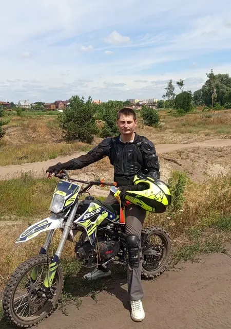 Я Михаил, 29, знакомлюсь без обязательств в Харькове