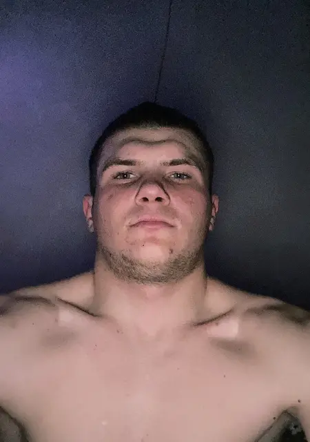 Я Ярослав, 25, из Каменского, ищу знакомство для открытые отношения