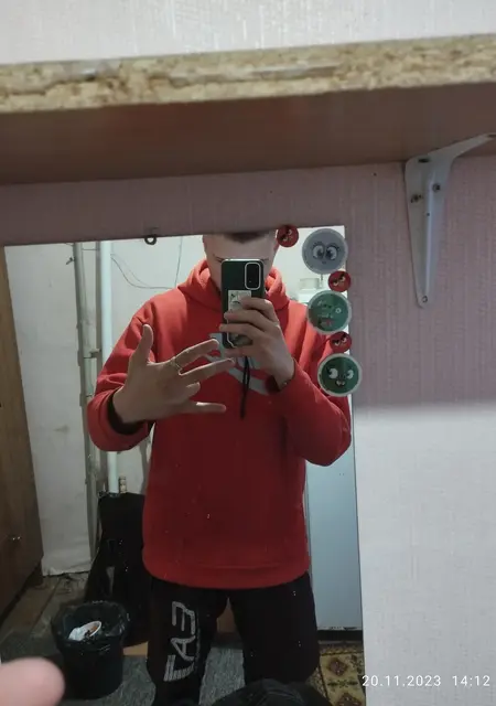 Я Дима, 21, из Мелитополя, ищу знакомство для постоянных отношений