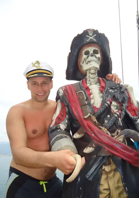 Mikhail из Таллина, мне 38, познакомлюсь для приятного времяпровождения