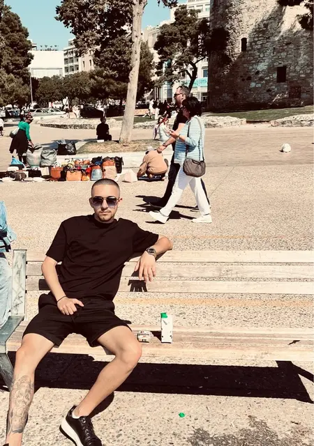 Sevi из Патры, мне 26, познакомлюсь без обязательств