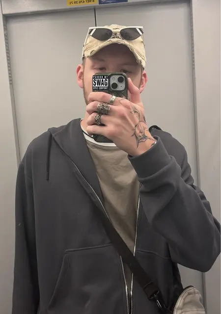 Вячеслав из Праги, мне 22, познакомлюсь для дружбы