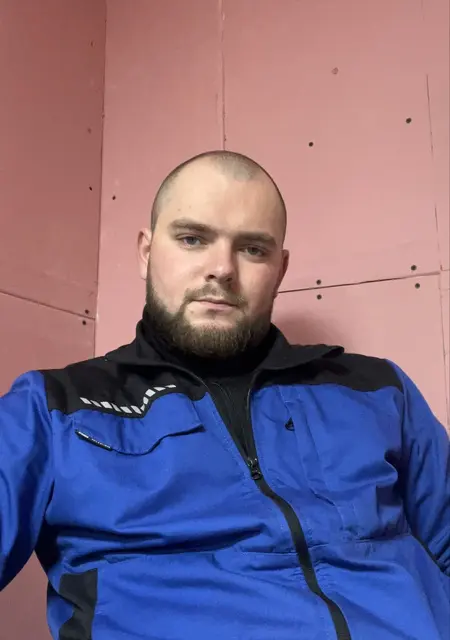 Максим из Almere Stad, ищу на сайте вирта