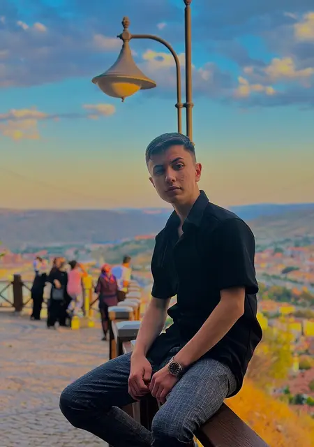 Я Efe, 25, знакомлюсь для постоянных отношений в Бурсе