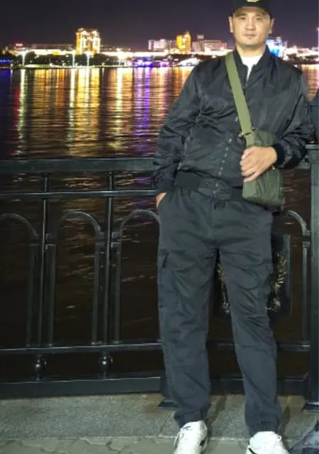 Я Manas, 36, знакомлюсь для открытые отношения в Гронингене